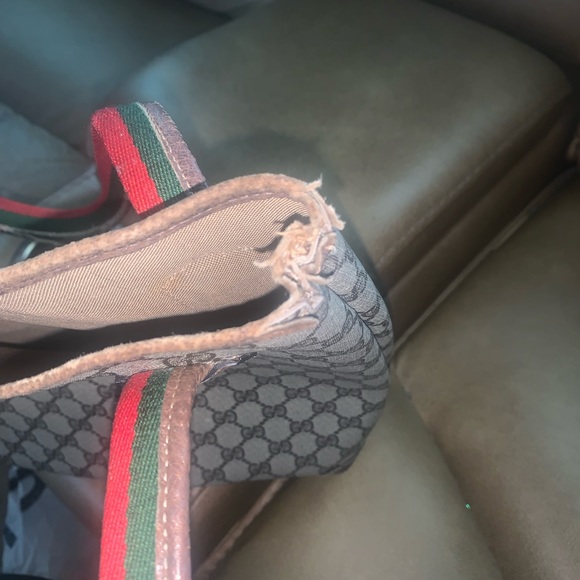 Reposhing the Gucci tote, added is the boat Gucci bag, some life left in both. - Picture 5 of 13